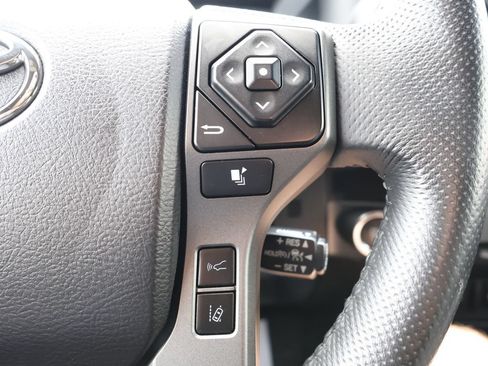 Used 2021 Toyota Tacoma TRD Off-Road w/ Technology Package AWD/4WD image 18