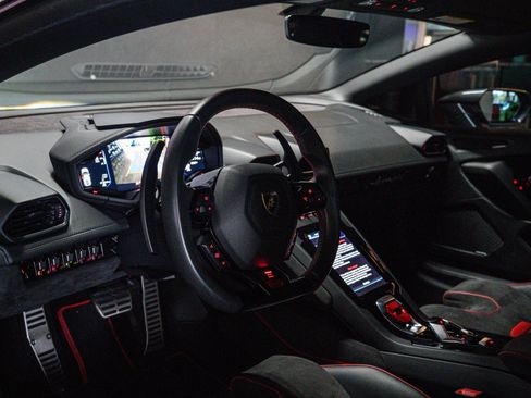 Used 2021 Lamborghini Huracan EVO RWD image 7