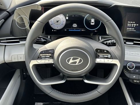 New 2025 Hyundai Elantra Limited FWD image 24