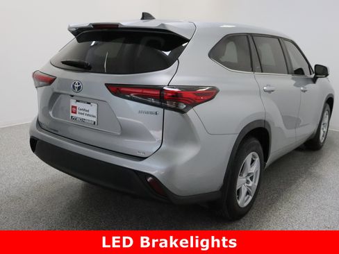 Certified 2023 Toyota Highlander LE image 7