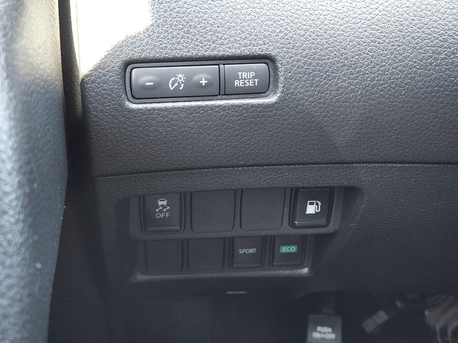 Used 2018 Nissan Rogue S FWD image 17