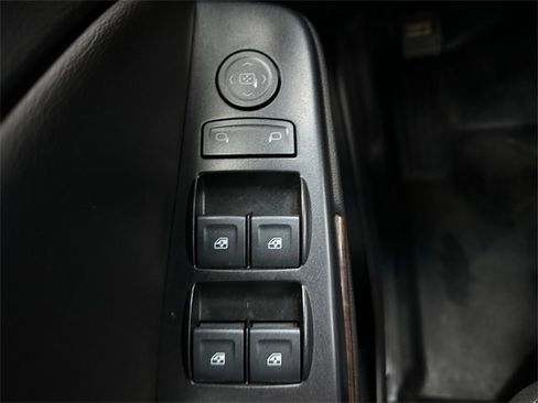 Used 2018 Chevrolet Tahoe 4WD w/ Remote Keyless Entry Package image 17