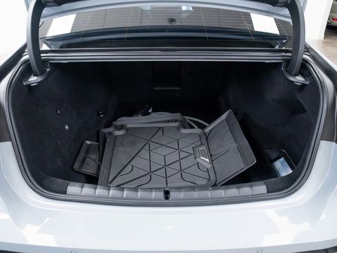 Used 2024 BMW 750e xDrive image 8