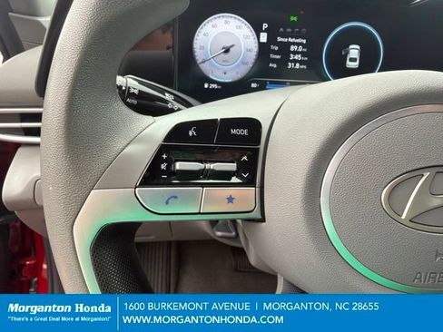 Used 2024 Hyundai Elantra SEL FWD image 19