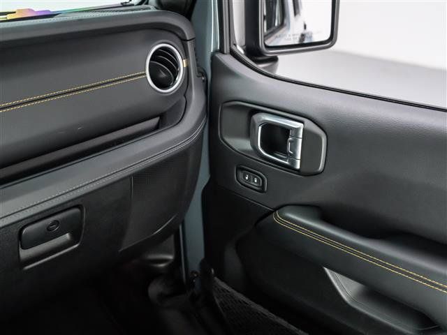 Used 2024 Jeep Wrangler Unlimited Sahara w/ Technology Group AWD/4WD image 32