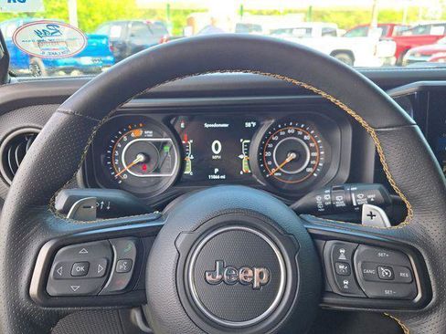 Certified 2025 Jeep Wrangler Unlimited Rubicon 392 AWD/4WD image 36