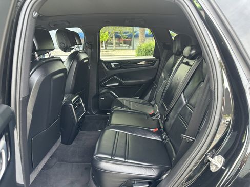 Used 2020 Porsche Cayenne AWD/4WD image 22