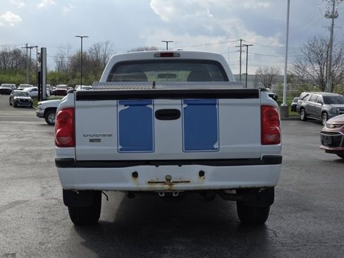 Used 2011 Dodge Dakota SXT image 9