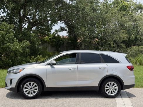Used 2019 Kia Sorento FWD image 2