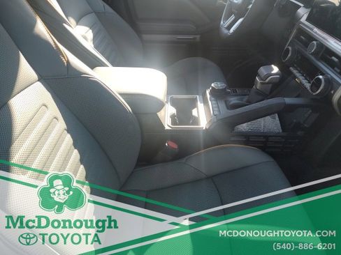 Certified 2025 Toyota Tacoma Trailhunter image 31
