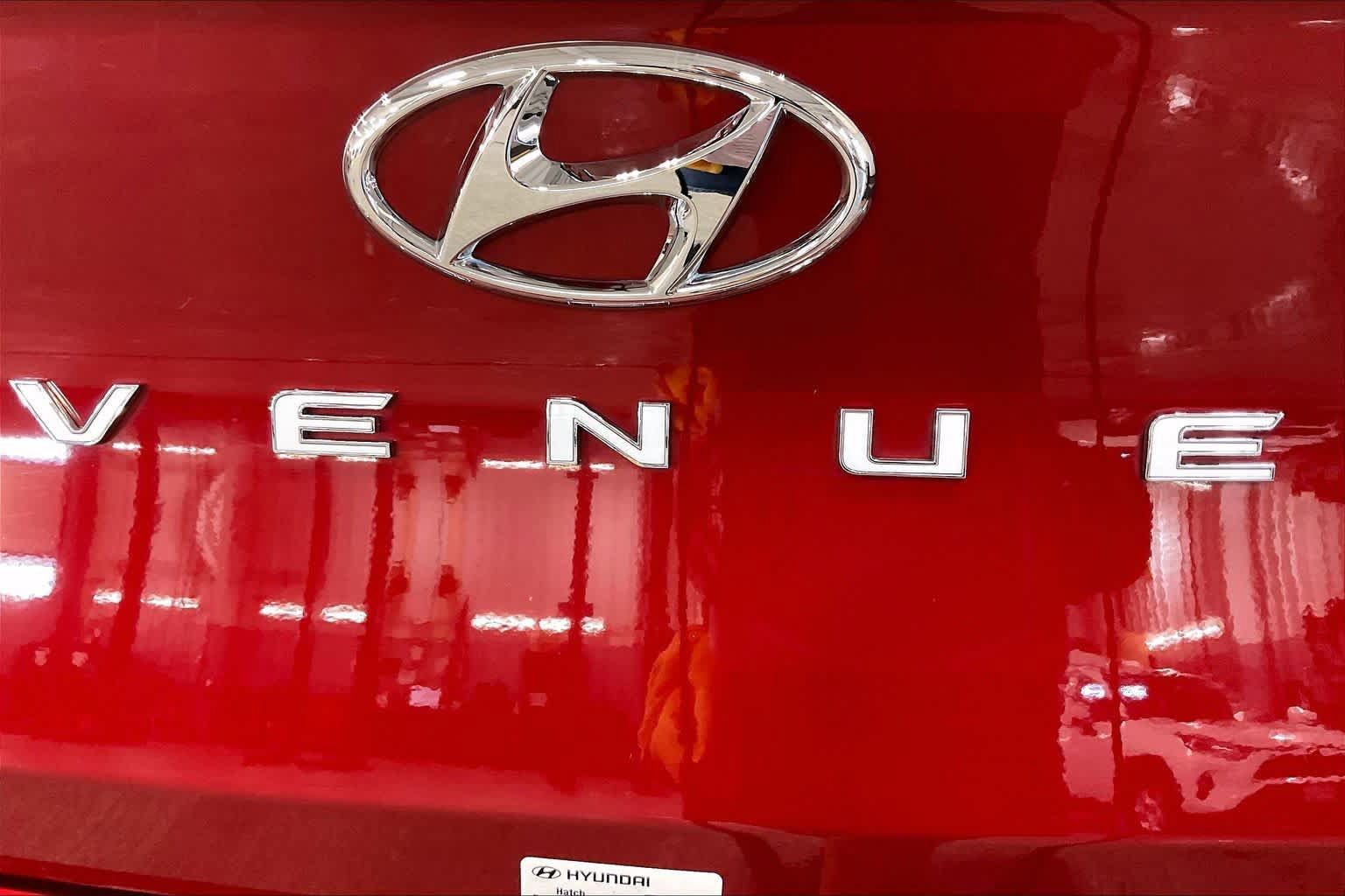 Used 2024 Hyundai Venue Limited FWD image 10