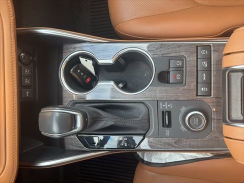 Used 2020 Toyota Highlander Platinum image 18