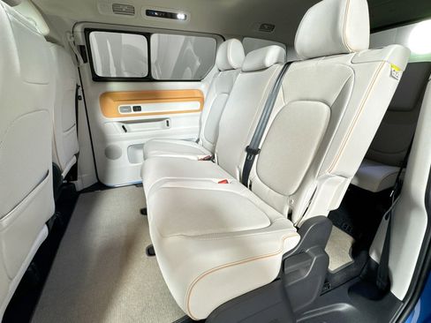 Used 2025 Volkswagen ID. Buzz 1st Edition image 22