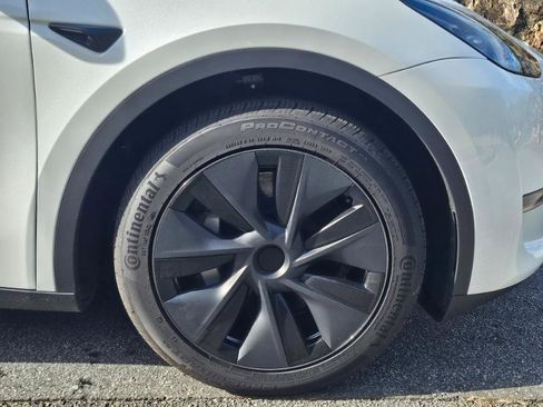 Used 2025 Tesla Model Y Long Range image 16