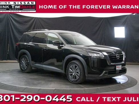 Used 2022 Nissan Pathfinder SV image 1