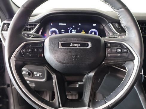 Used 2023 Jeep Grand Cherokee Altitude AWD/4WD image 3