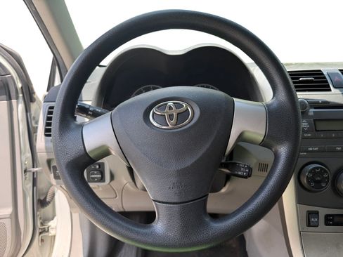 Used 2011 Toyota Corolla LE FWD image 11