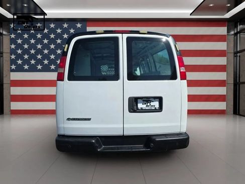 Used 2018 Chevrolet Express 2500 w/ Driver Convenience Package RWD image 6