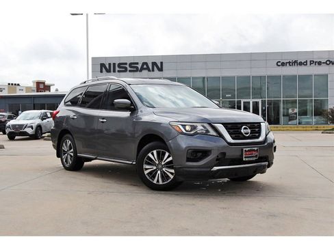 Used 2017 Nissan Pathfinder S image 1