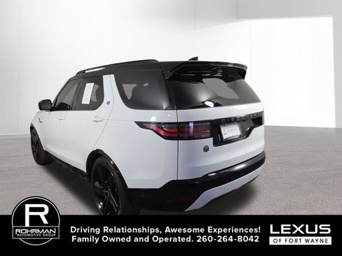 Used 2024 Land Rover Discovery Dynamic SE AWD/4WD image 9