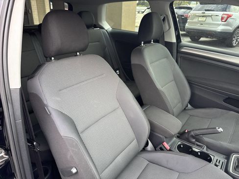 Used 2015 Volkswagen Golf Launch Edition image 18