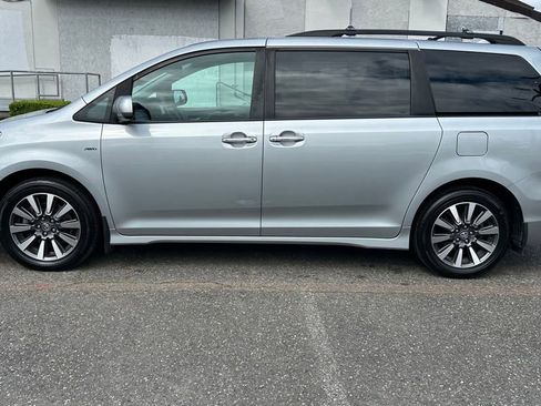 Certified 2019 Toyota Sienna XLE w/ XLE Navigation Package AWD/4WD image 8