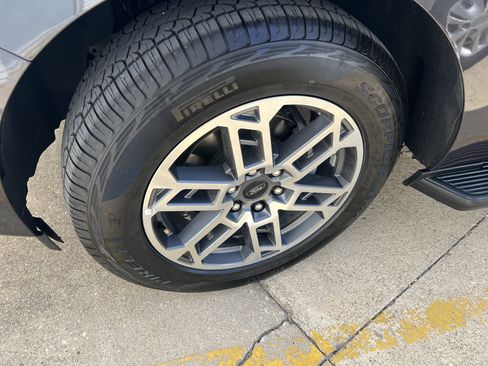 Used 2025 Ford Expedition Active image 2