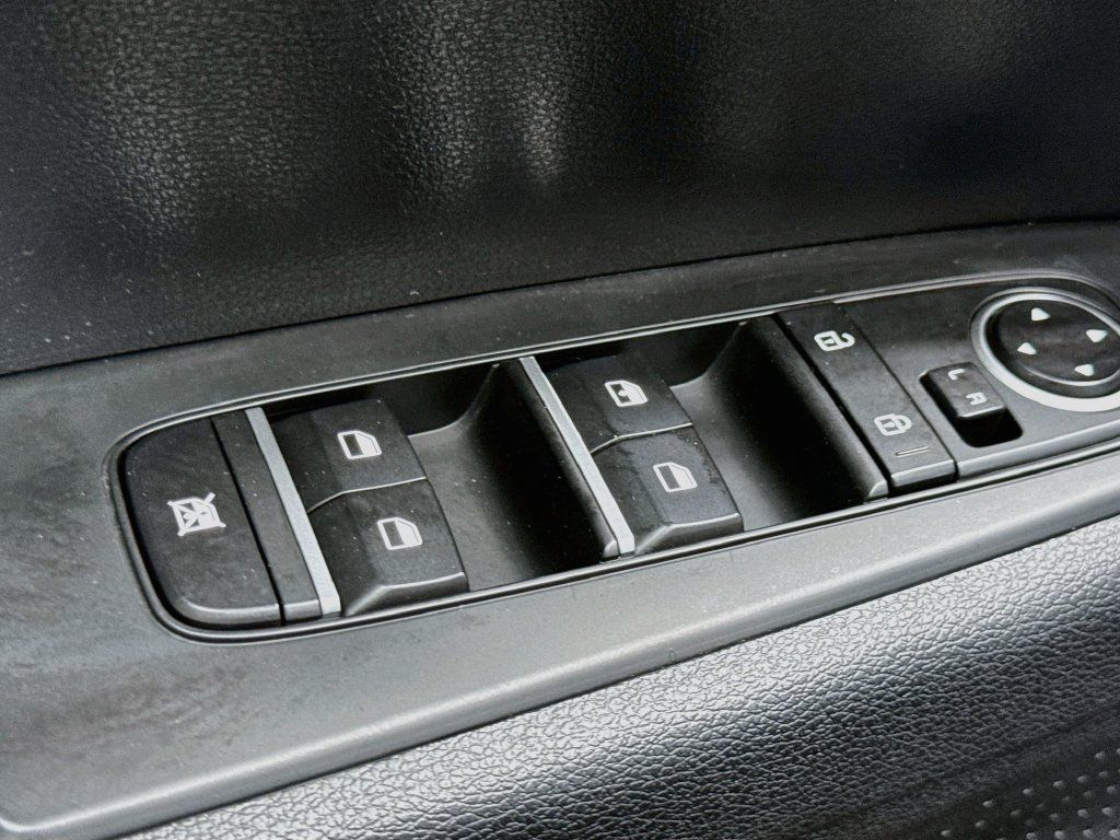 Used 2024 Kia Forte LXS w/ LXS Technology Package FWD image 18
