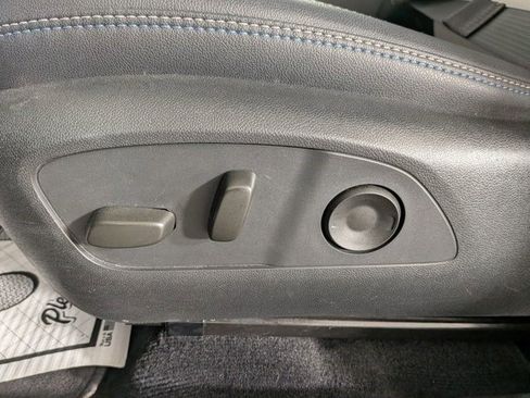 Certified 2025 Chevrolet Equinox EV LT w/ Convenience Package image 19