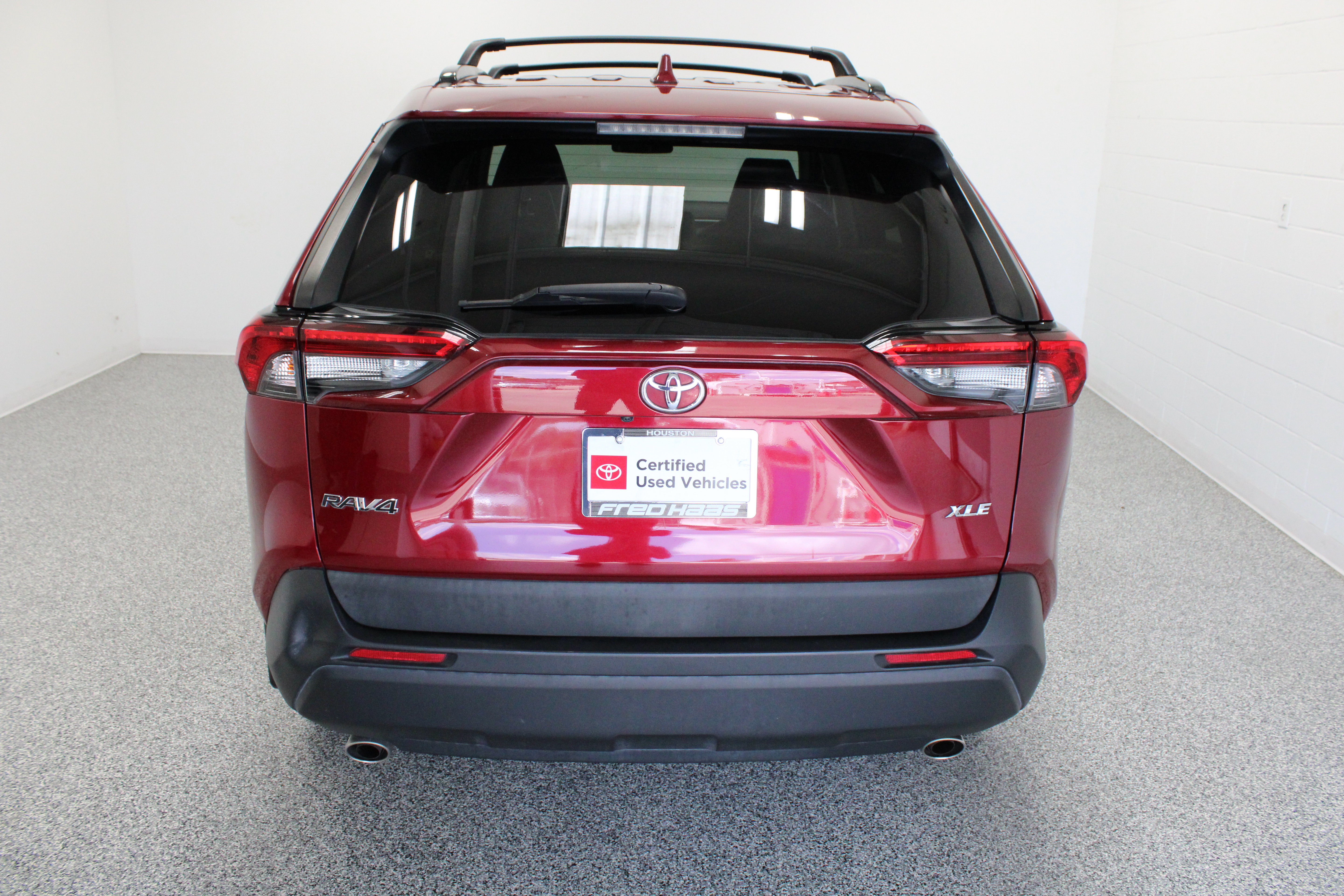 Used 2020 Toyota RAV4 XLE Premium FWD image 8