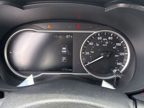 Used 2024 Nissan Versa SR w/ Trunk Package image 22