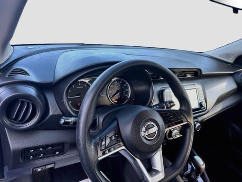 Used 2022 Nissan Kicks S FWD image 9