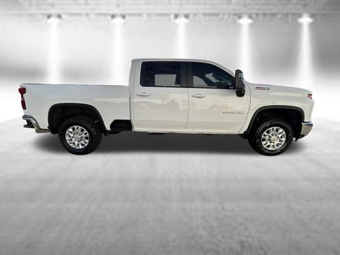 Used 2024 Chevrolet Silverado 2500 LT AWD/4WD image 3