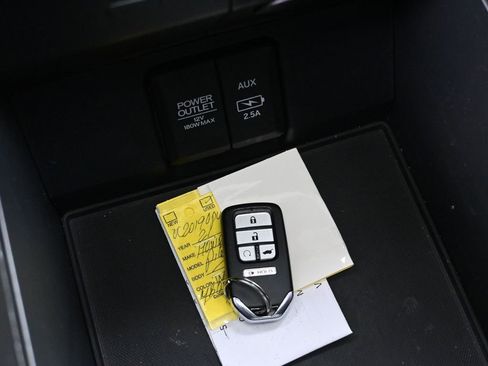 Used 2021 Honda Pilot Touring image 19