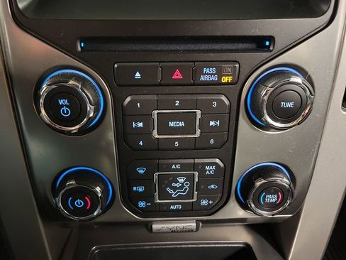 Used 2014 Ford F150 FX4 w/ Equipment Group 402A Luxury AWD/4WD image 19