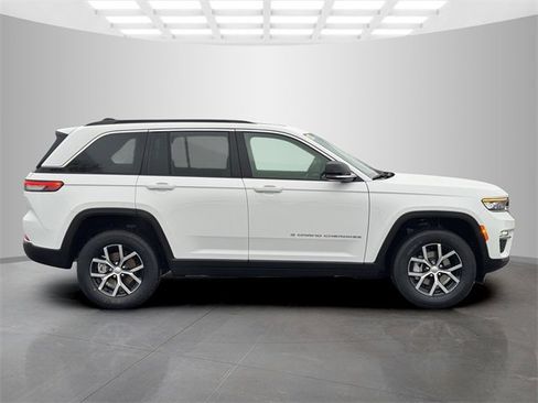 New 2025 Jeep Grand Cherokee Limited image 4