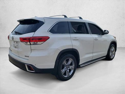 Used 2017 Toyota Highlander Limited image 4