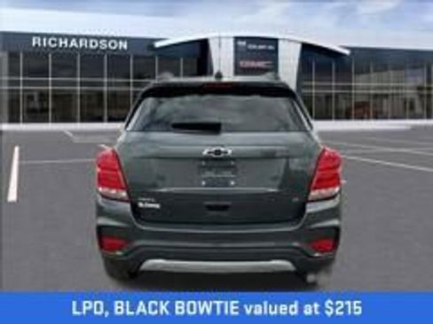 Used 2019 Chevrolet Trax LT w/ LT Convenience Package FWD image 3