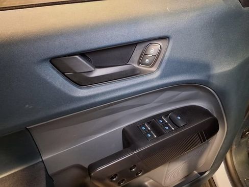Certified 2025 Ford Maverick XL FWD image 19