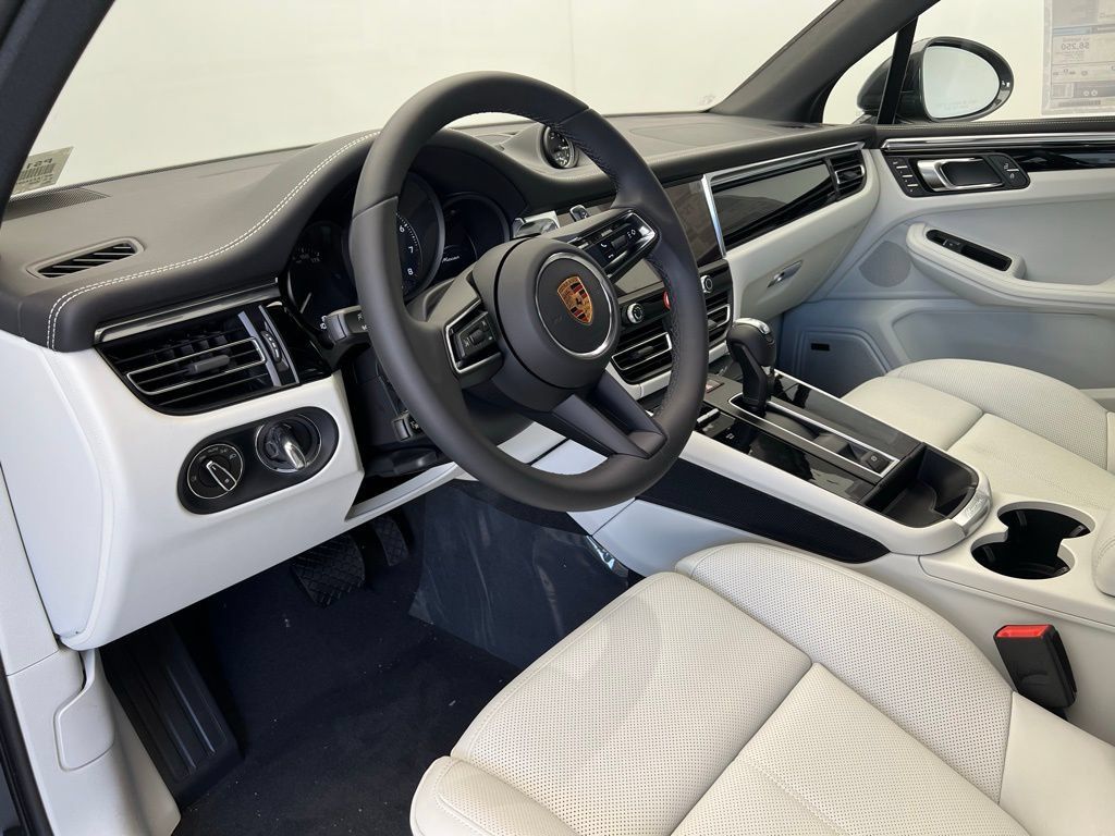 Used 2026 Porsche Macan AWD/4WD image 4