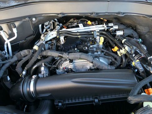 Used 2025 Ford Explorer Active w/ Active Comfort Package image 30