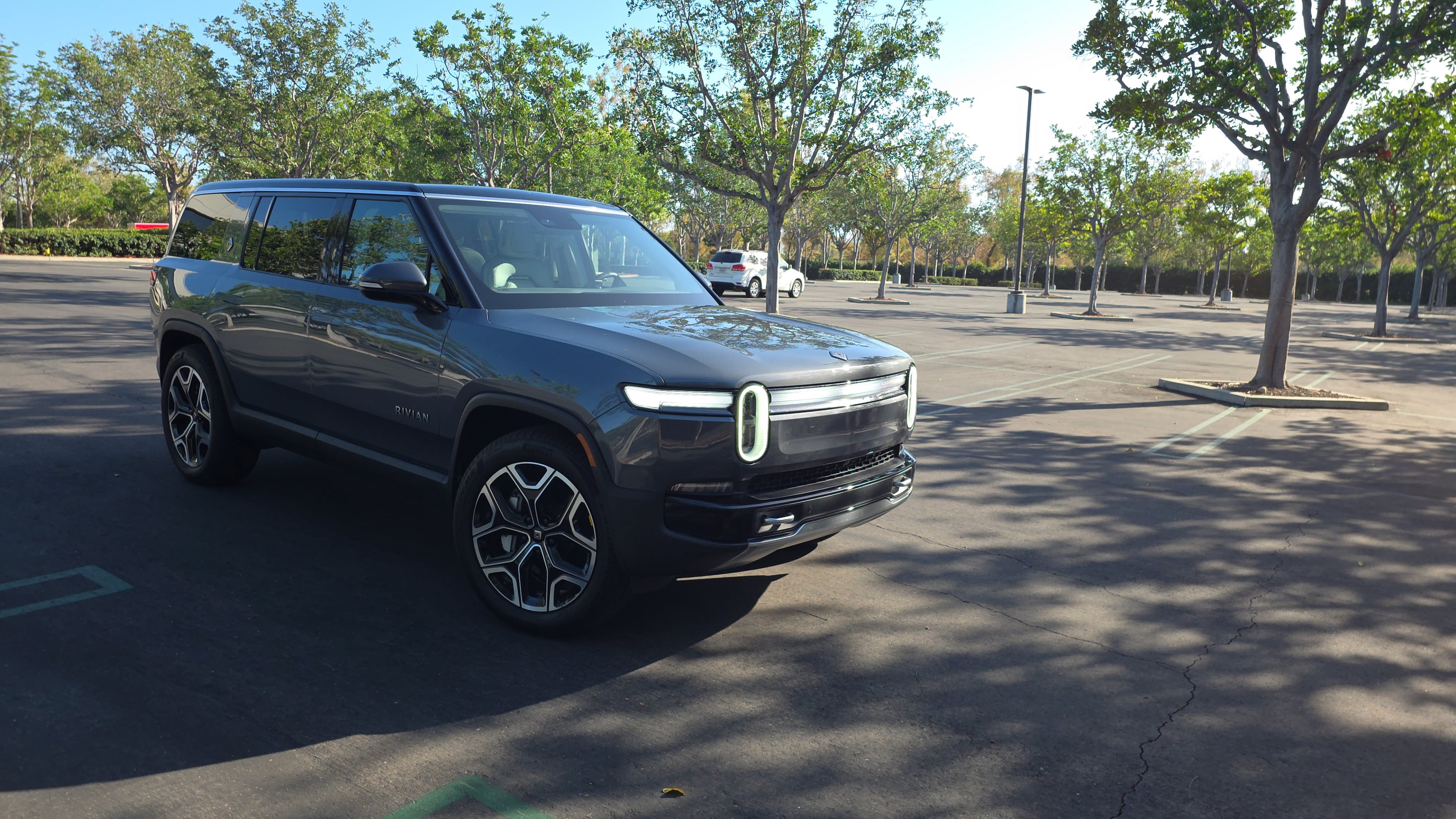 Used 2026 Rivian R1S Adventure Tri AWD/4WD image 4