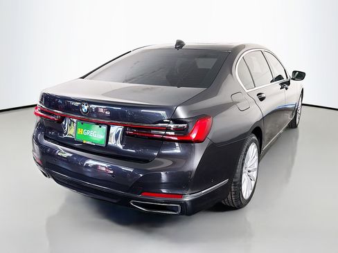 Used 2022 BMW 740i RWD image 10