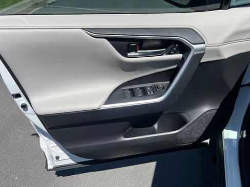 Used 2025 Toyota RAV4 Limited w/ Advanced Technology Package FWD image 9