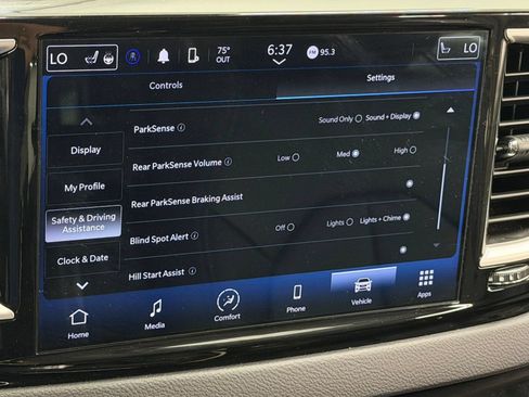 Used 2024 Chrysler Pacifica Touring-L FWD image 29