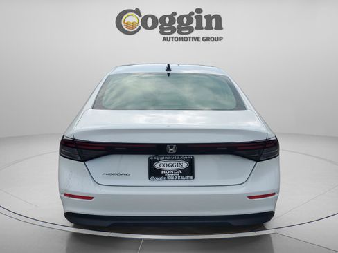 New 2025 Honda Accord SE image 4