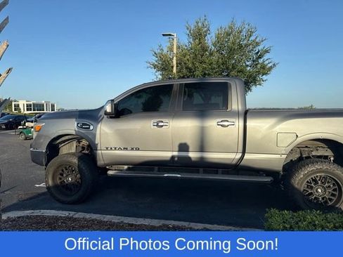 Used 2017 Nissan Titan SL AWD/4WD image 4