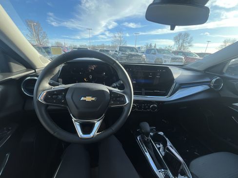 Certified 2025 Chevrolet Trax LT w/ LT Convenience Package image 10