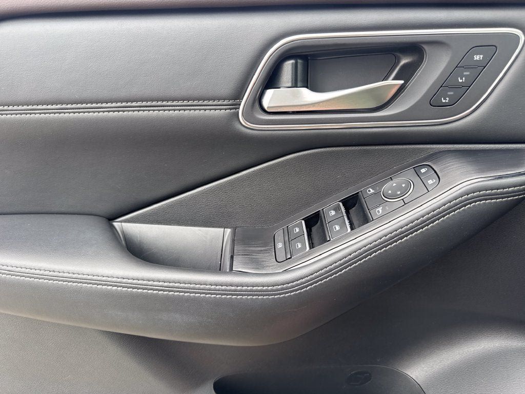 Used 2021 Nissan Rogue SL w/ Premium Package FWD image 18