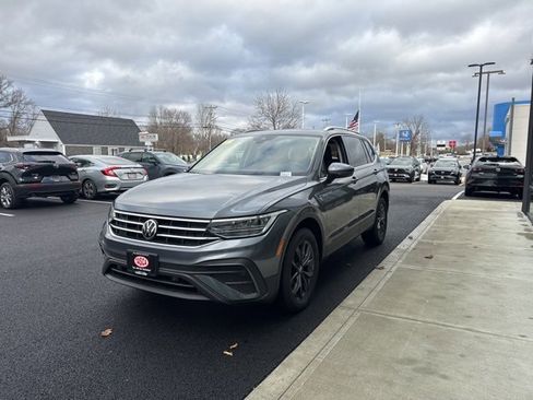 Used 2022 Volkswagen Tiguan SE image 6